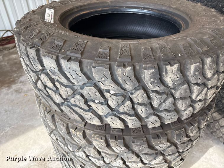 image for item EL2109 (13) 225/75R16 tires