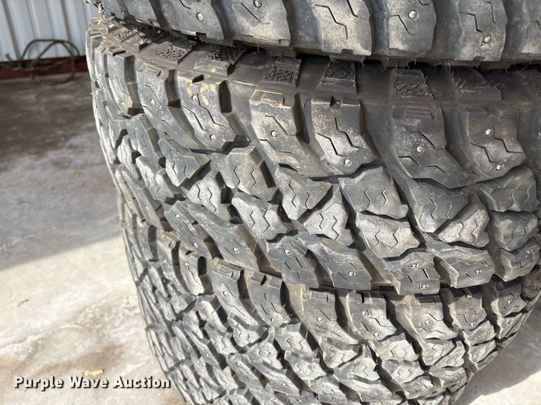 image for item EL2109 (13) 225/75R16 tires