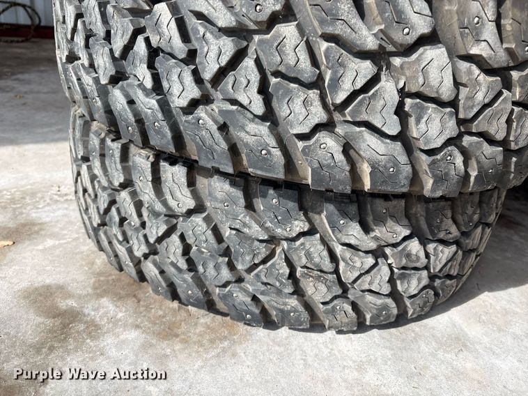 image for item EL2109 (13) 225/75R16 tires