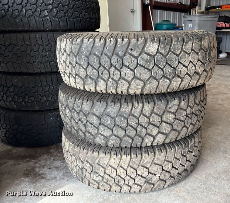 image for item EL2109 (13) 225/75R16 tires