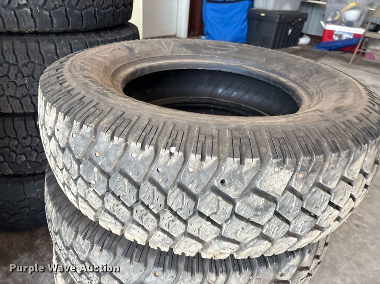 image for item EL2109 (13) 225/75R16 tires