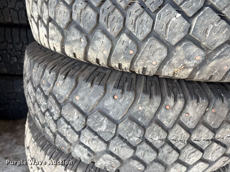 image for item EL2109 (13) 225/75R16 tires