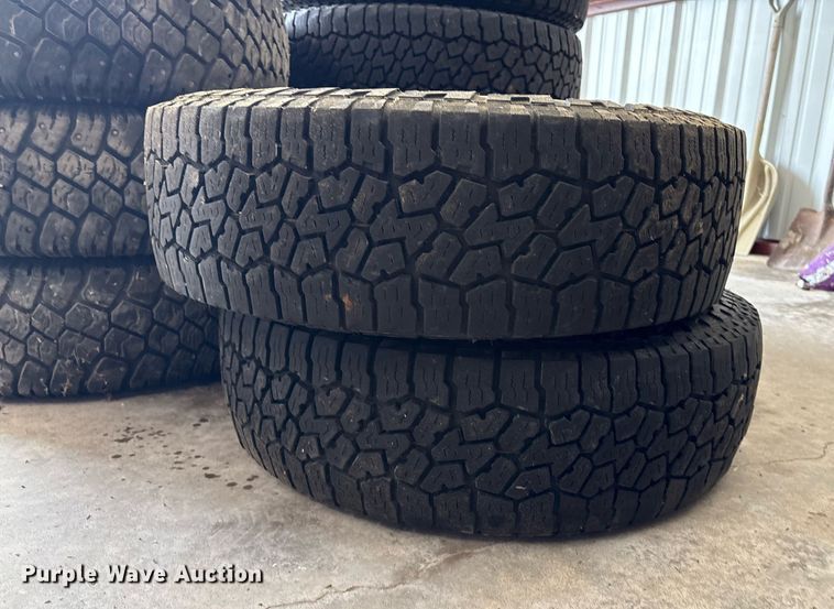 image for item EL2109 (13) 225/75R16 tires