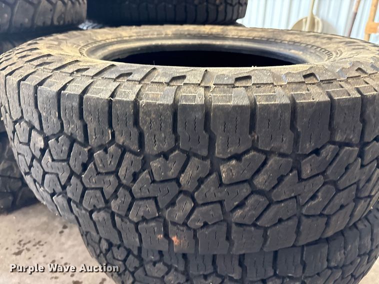 image for item EL2109 (13) 225/75R16 tires