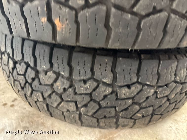 image for item EL2109 (13) 225/75R16 tires