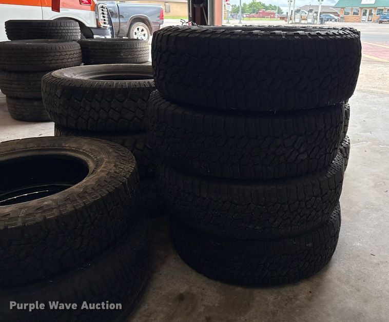 image for item EL2109 (13) 225/75R16 tires