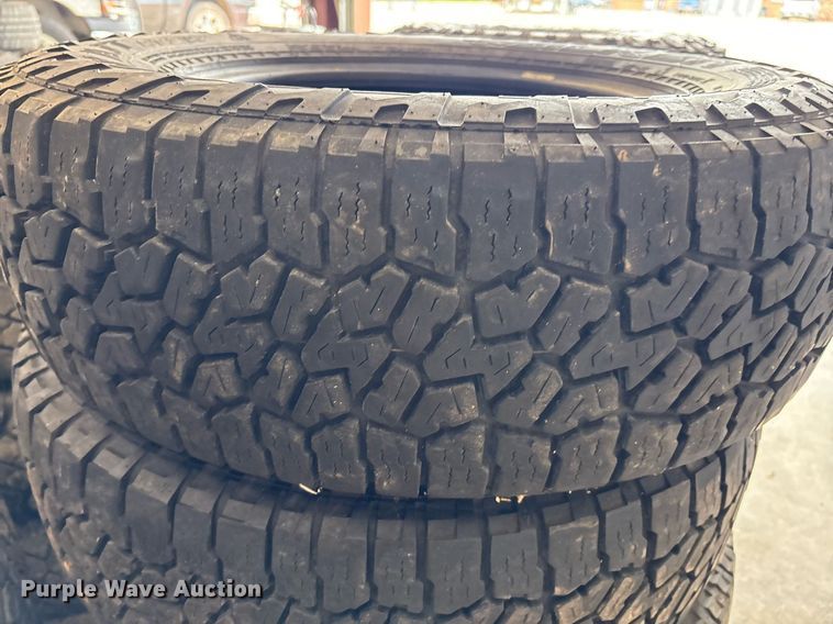 image for item EL2109 (13) 225/75R16 tires