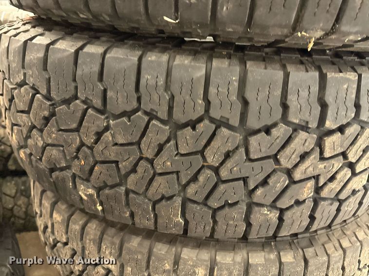 image for item EL2109 (13) 225/75R16 tires