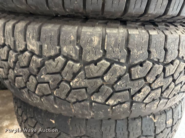 image for item EL2109 (13) 225/75R16 tires