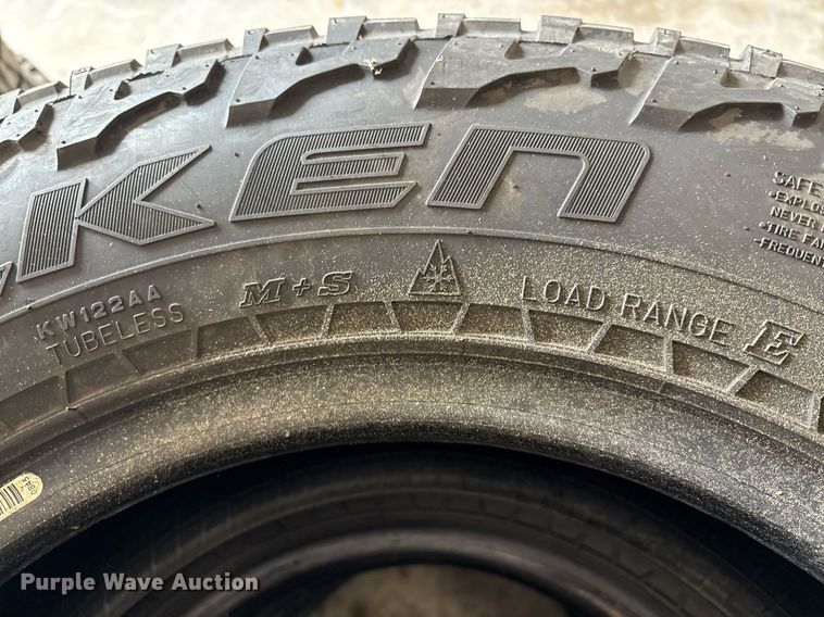 image for item EL2109 (13) 225/75R16 tires