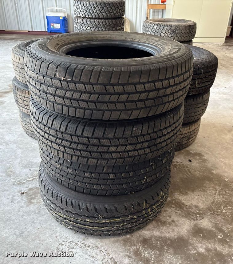 image for item EL2110 (10) 225/75R16 tires