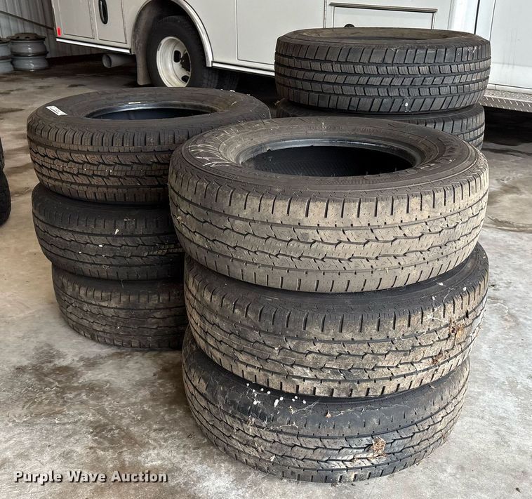 image for item EL2110 (10) 225/75R16 tires