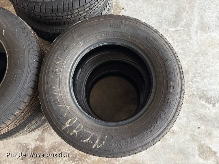 image for item EL2110 (10) 225/75R16 tires