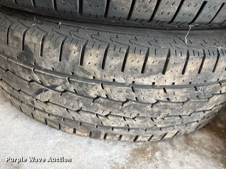 image for item EL2110 (10) 225/75R16 tires