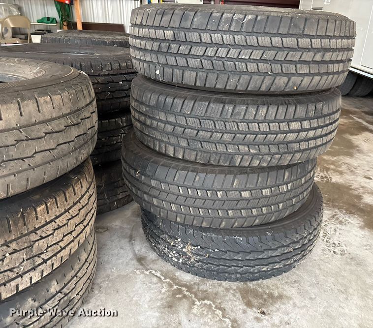 image for item EL2110 (10) 225/75R16 tires
