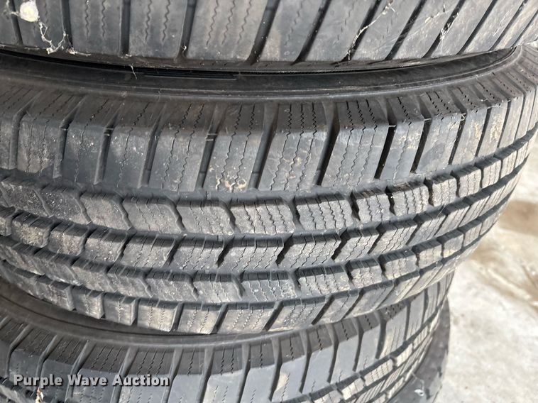image for item EL2110 (10) 225/75R16 tires