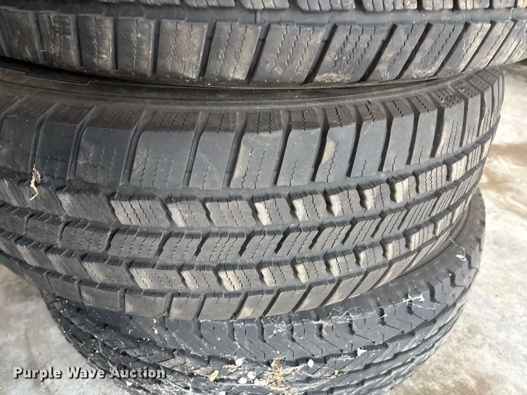 image for item EL2110 (10) 225/75R16 tires