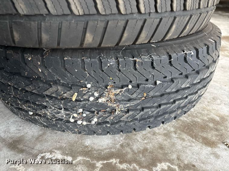 image for item EL2110 (10) 225/75R16 tires