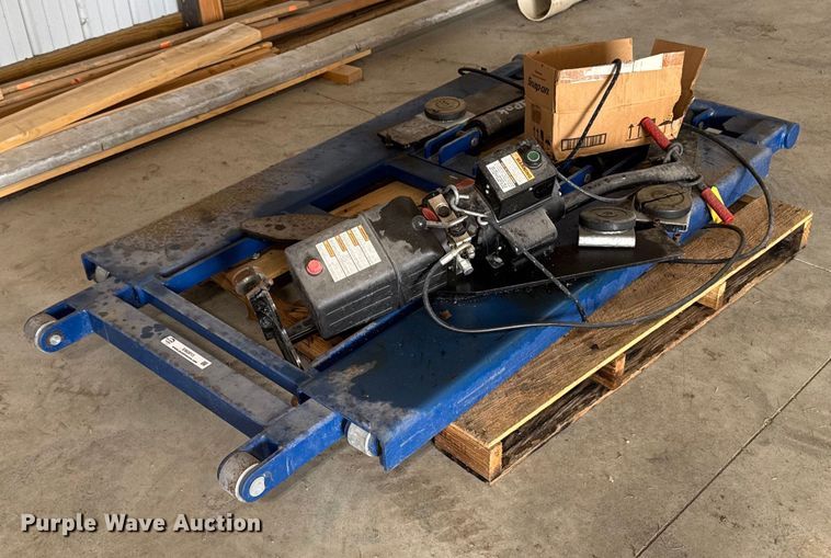 image for item EM2013 2012 Bendpak MD-6XP automotive lift