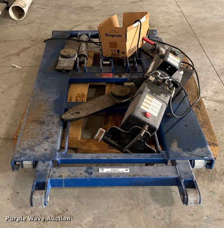 image for item EM2013 2012 Bendpak MD-6XP automotive lift