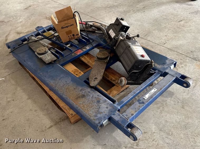 image for item EM2013 2012 Bendpak MD-6XP automotive lift