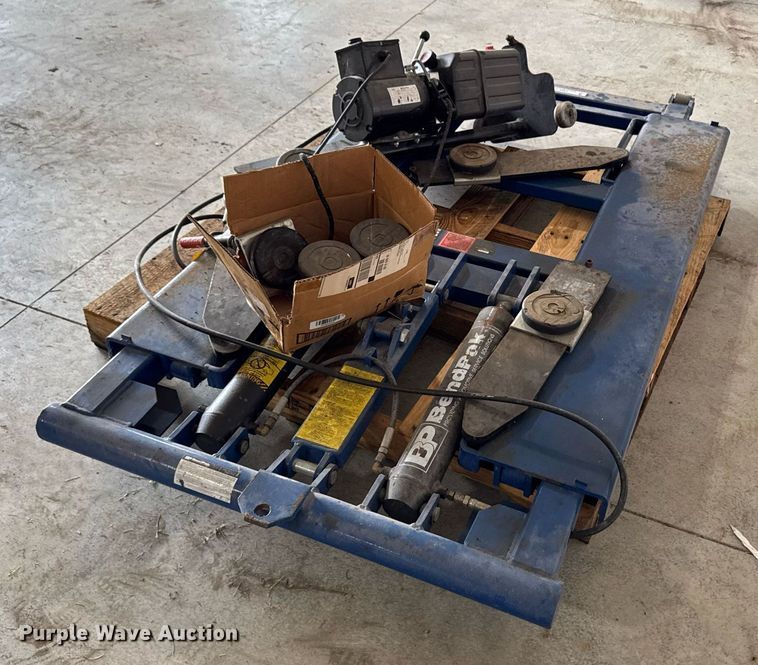image for item EM2013 2012 Bendpak MD-6XP automotive lift
