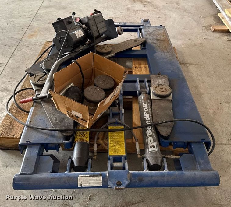 image for item EM2013 2012 Bendpak MD-6XP automotive lift