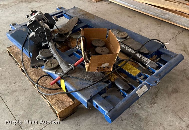 image for item EM2013 2012 Bendpak MD-6XP automotive lift