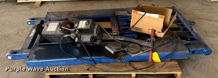 image for item EM2013 2012 Bendpak MD-6XP automotive lift