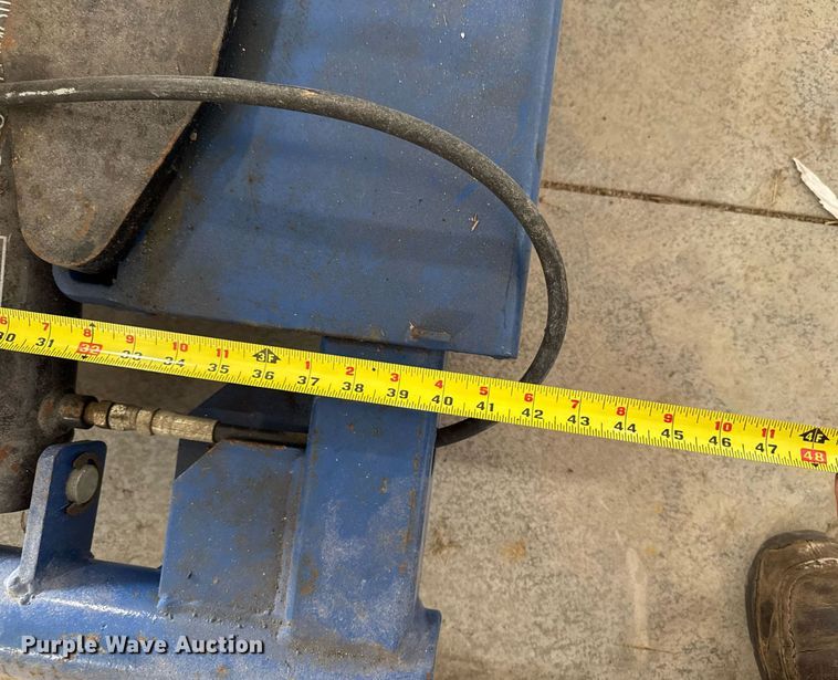 image for item EM2013 2012 Bendpak MD-6XP automotive lift