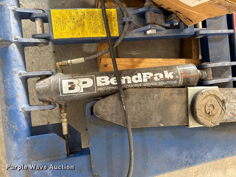 image for item EM2013 2012 Bendpak MD-6XP automotive lift