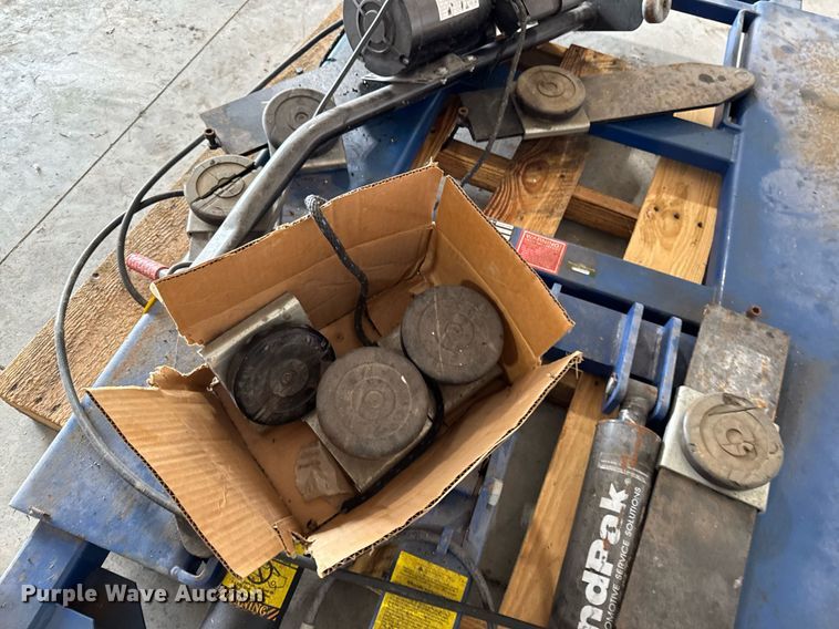 image for item EM2013 2012 Bendpak MD-6XP automotive lift