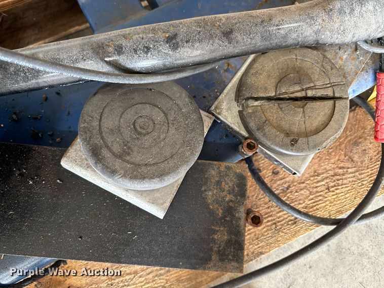 image for item EM2013 2012 Bendpak MD-6XP automotive lift