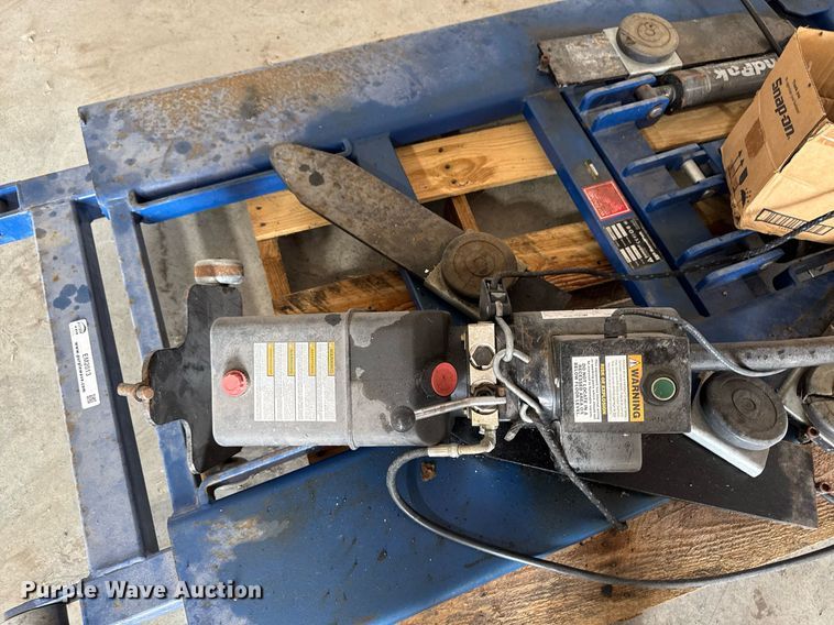 image for item EM2013 2012 Bendpak MD-6XP automotive lift