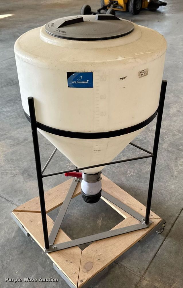 image for item EM2022 Ace Roto Mold tank