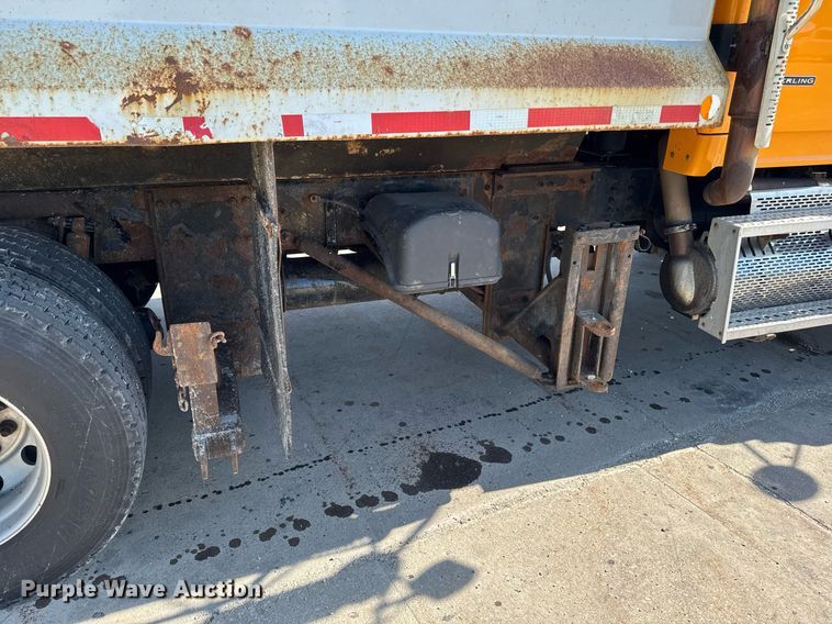 image for item EM2049 2009 Sterling L8500 Series dump truck