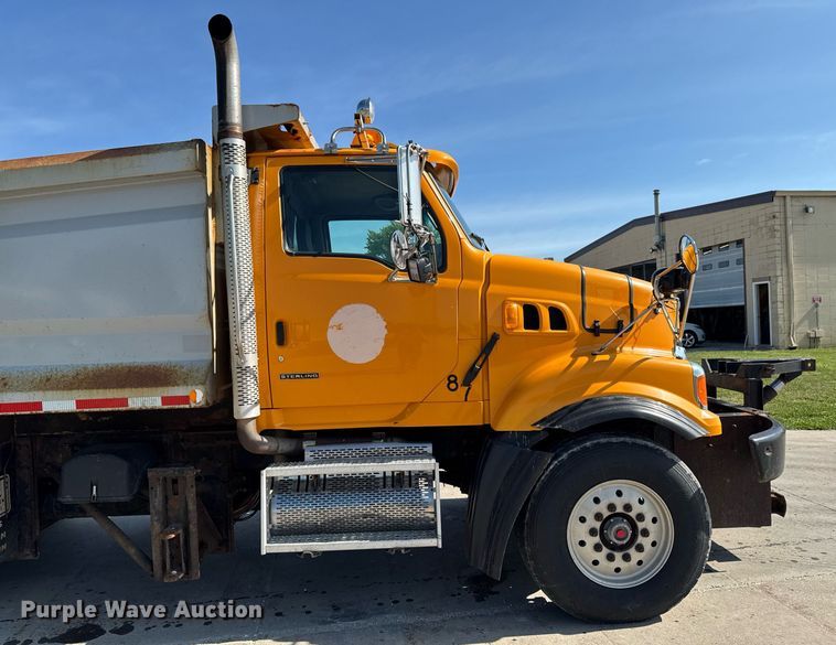 image for item EM2049 2009 Sterling L8500 Series dump truck