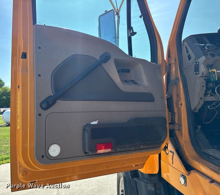 image for item EM2049 2009 Sterling L8500 Series dump truck