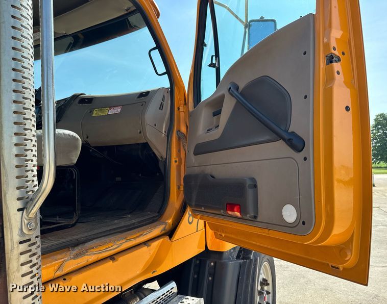 image for item EM2049 2009 Sterling L8500 Series dump truck