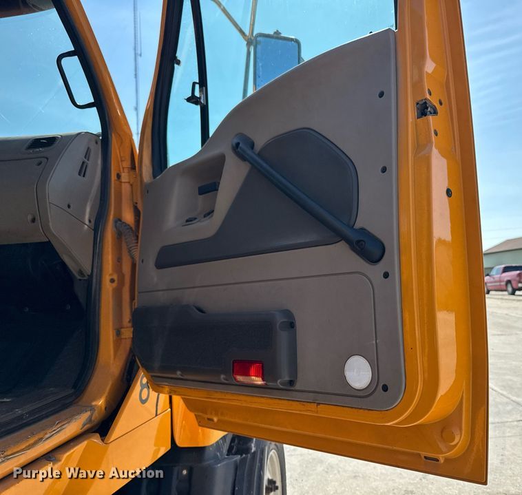 image for item EM2049 2009 Sterling L8500 Series dump truck