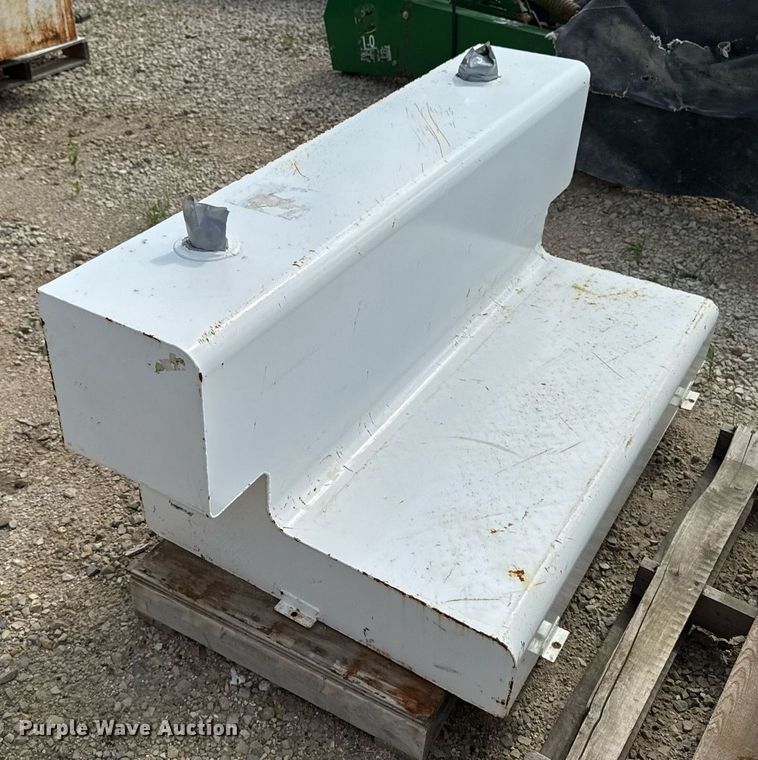 image for item EM2064 (3) fuel tanks