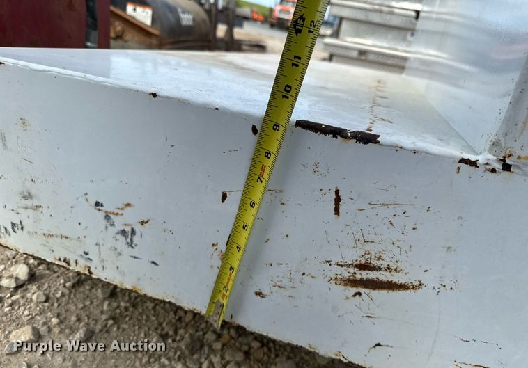 image for item EM2064 (3) fuel tanks