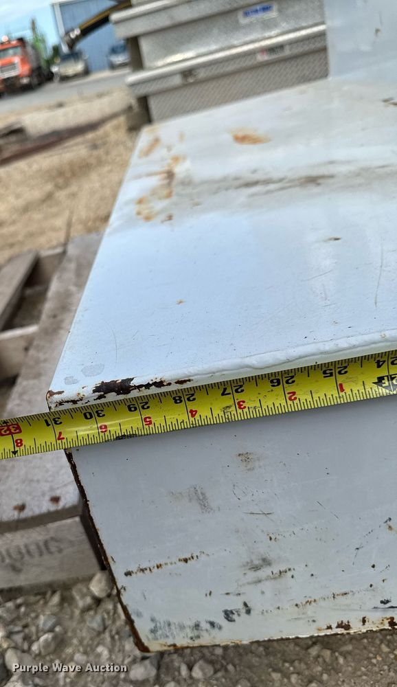 image for item EM2064 (3) fuel tanks