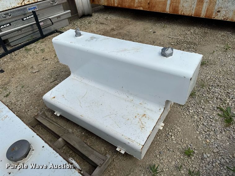 image for item EM2064 (3) fuel tanks