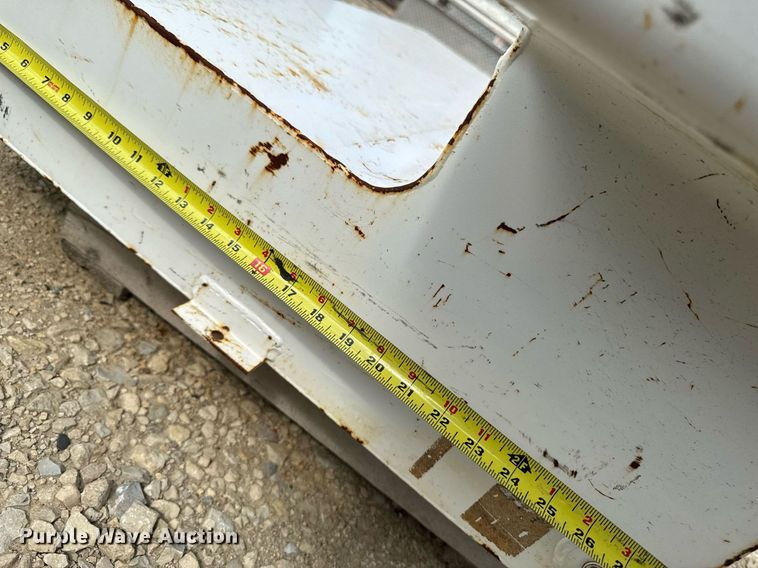 image for item EM2064 (3) fuel tanks