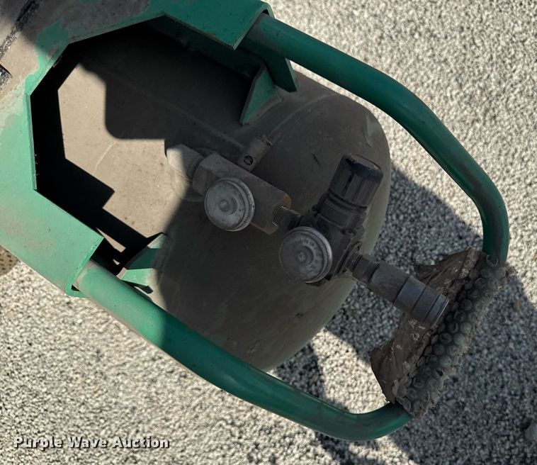 image for item EM2070 Speedaire 4NB84 air compressor