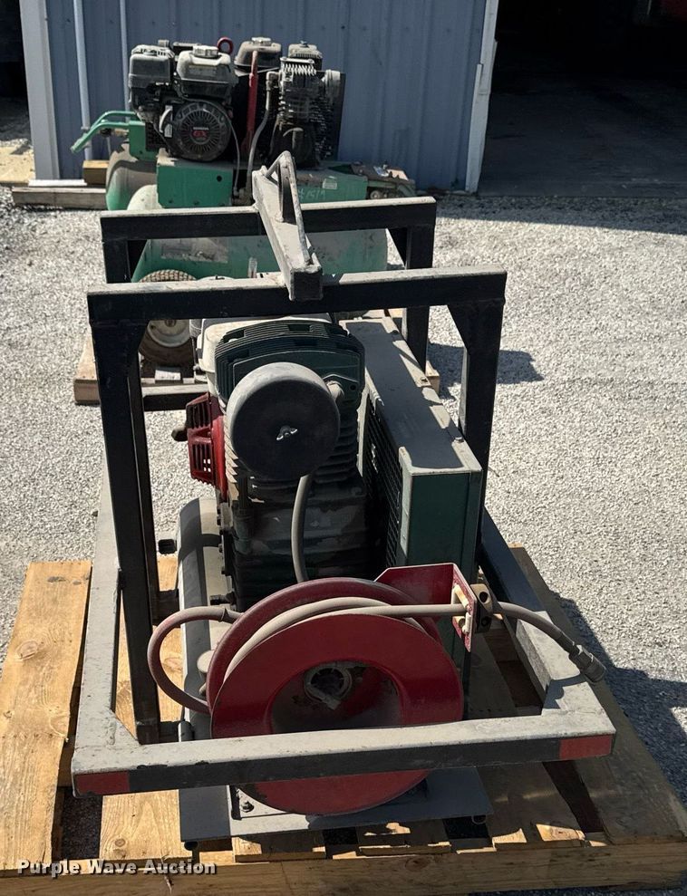 image for item EM2071 Rolair air compressor