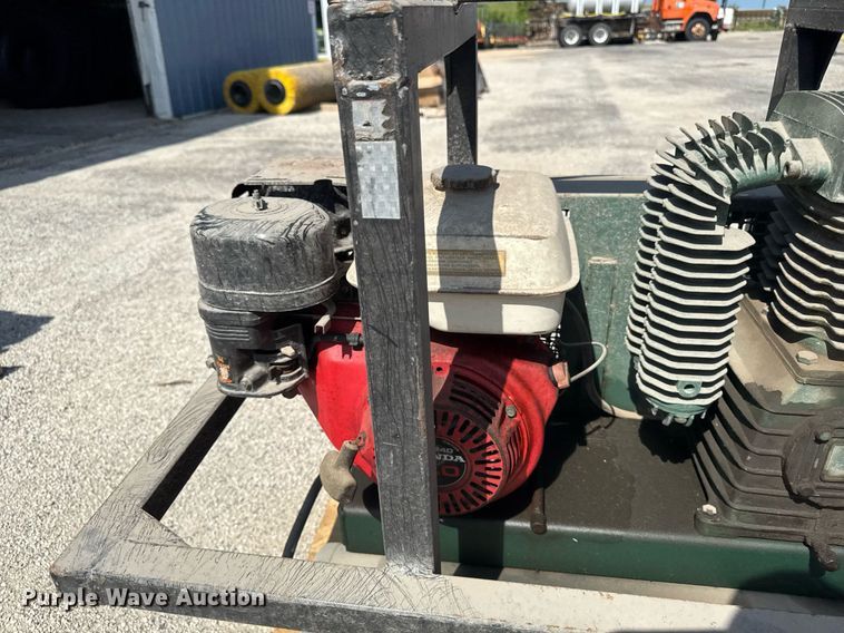 image for item EM2071 Rolair air compressor