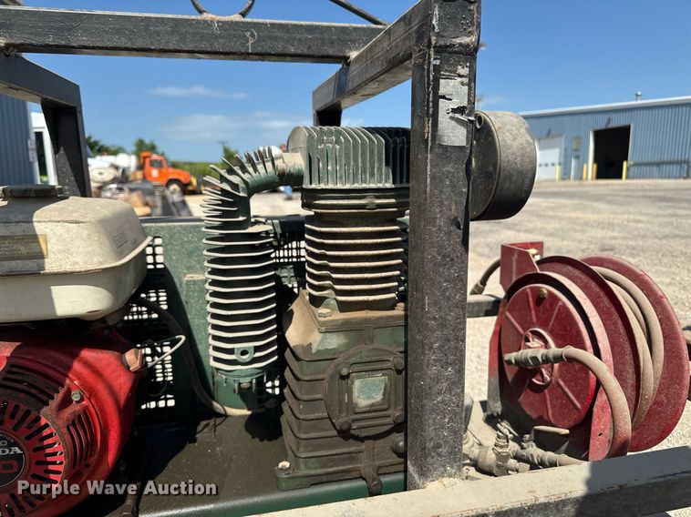 image for item EM2071 Rolair air compressor