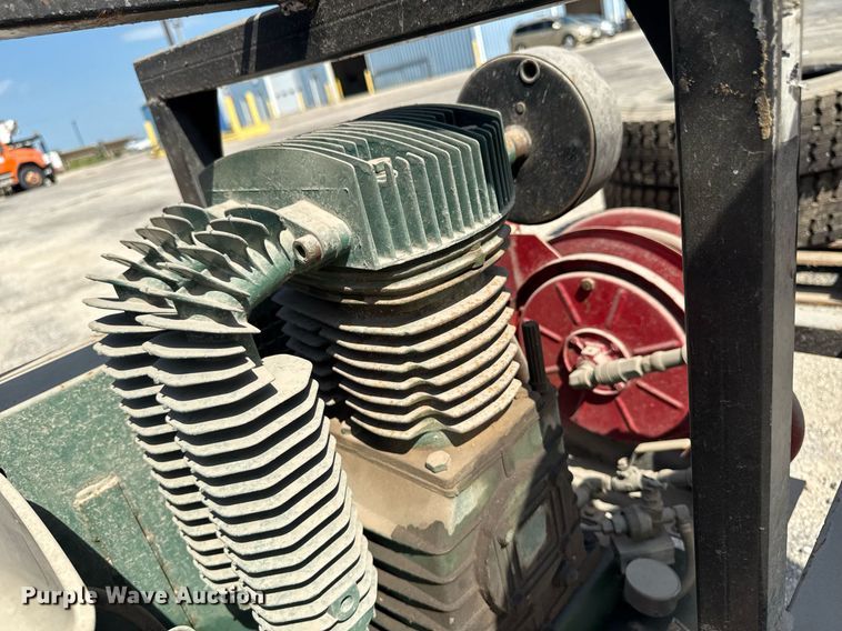 image for item EM2071 Rolair air compressor